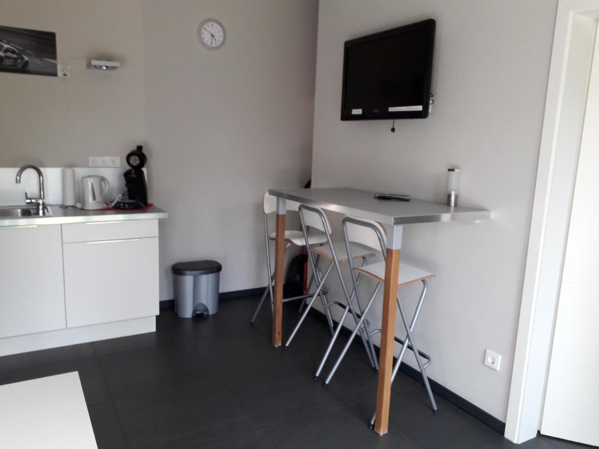 Ring-Race-Flats Appartements آدناو المظهر الخارجي الصورة