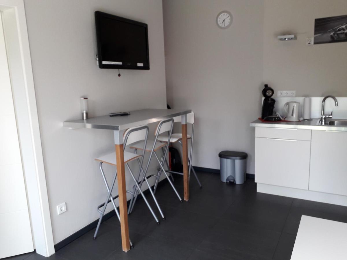 Ring-Race-Flats Appartements آدناو المظهر الخارجي الصورة